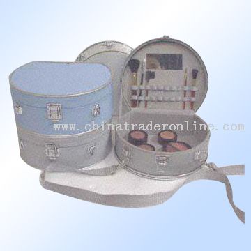 with electroplated aluminum strap; with aiguillette cosmetic case