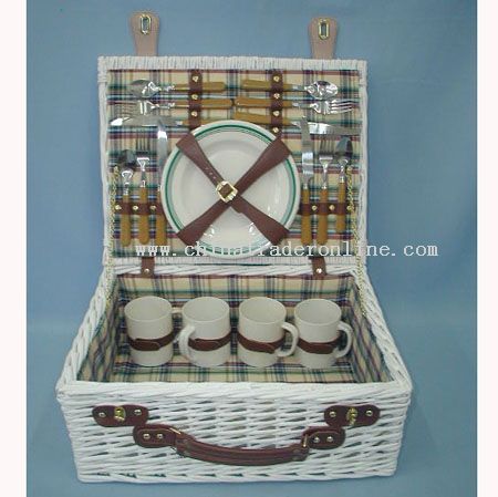 Willow picnic basket with cotton fabric