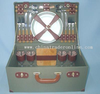 Wooden picnic hampers from China