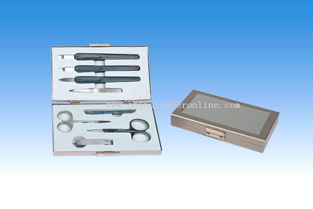 8pc Manicure Set In Aluminum Case