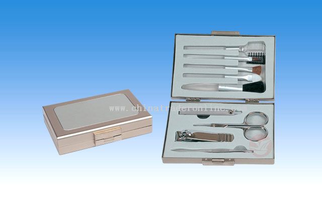 9PC Cosmetic Brush And Manicure Set In Aluminum Case