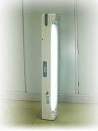 Rechargeable protable emergency light