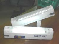 Rechargeable protable emergency light