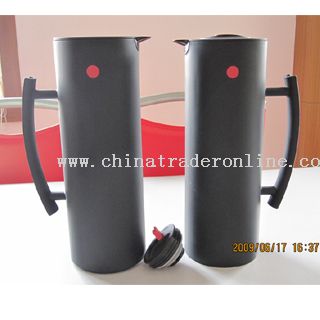 Plastic vacuum flask