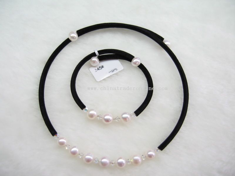 pearl necklace and bracelet from China