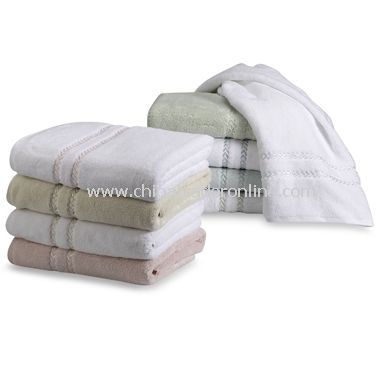 Pearl Essence Bath Towels by Lenox®