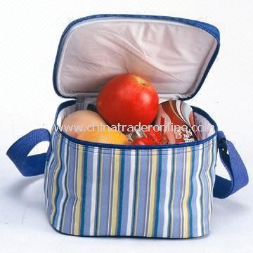 300D Polyester Cooler Bag Measures 22 x 17 x 14cm