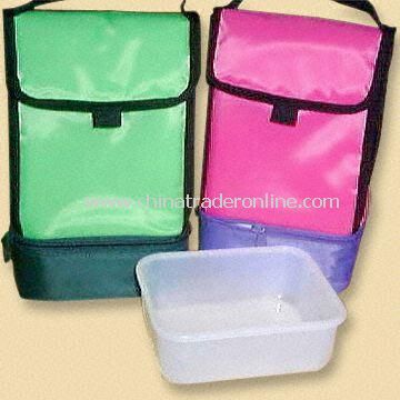 Hand-Carry Zippered Lunch Bags Come with Plastic Containers