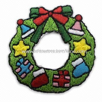 Christmas Wreath Embroidered Patch, Ideal for Apparel, Garments, Homespun Fabric, and Room Ornaments