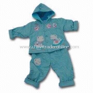 Babies Clothing Set with Embroidery Graphics, Available in Customized Colors from China