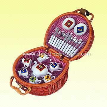 25-Piece Picnic Set Packed in Brown Basket from China