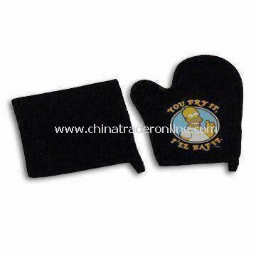 BBQ Accessories with 26.5 x 20cm Glove and 20 x 20cm Cushion