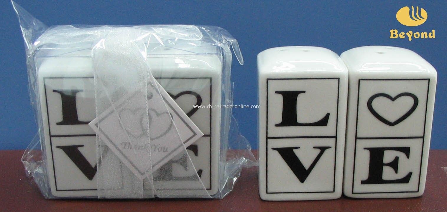 2011 unique wedding favor LOVE ceramic cruet salt and pepper shaker from China