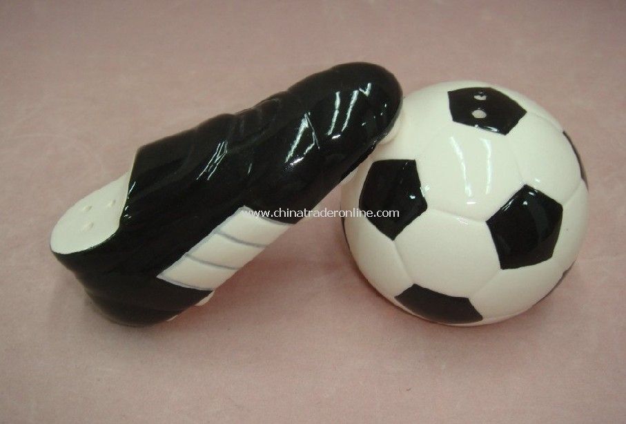 soccer salt and pepper shaker from China