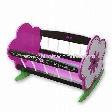 Babies Crib, Made of Solid Wood, Designed in Vivid Cartoon Patterns from China