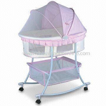 Multifunctional Baby Cradle Bed/Crib with Large Storage Basket and Swivel Wheels from China