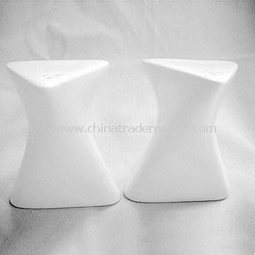 Porcelain Salt and Pepper Set in Triangle Shape from China