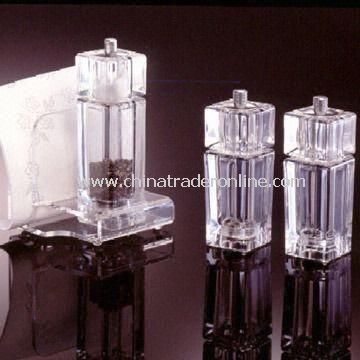 Salt and Pepper Mill, Measures 4.5 x 4.5 x 16.5cm, Made of Acrylic Material