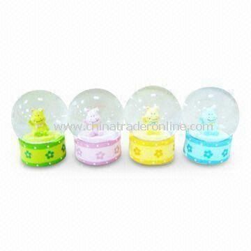 Crystal/Music/Globe Christmas Gift Water Ball, Ideal for Home Decorations, Made of Polyresin/Glass from China