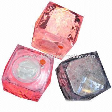LED flash light-up ice cube, Measures 3.5 x 3.5 x 3.5cm