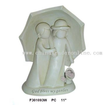Polyresin Garden Kids Under Umbrella
